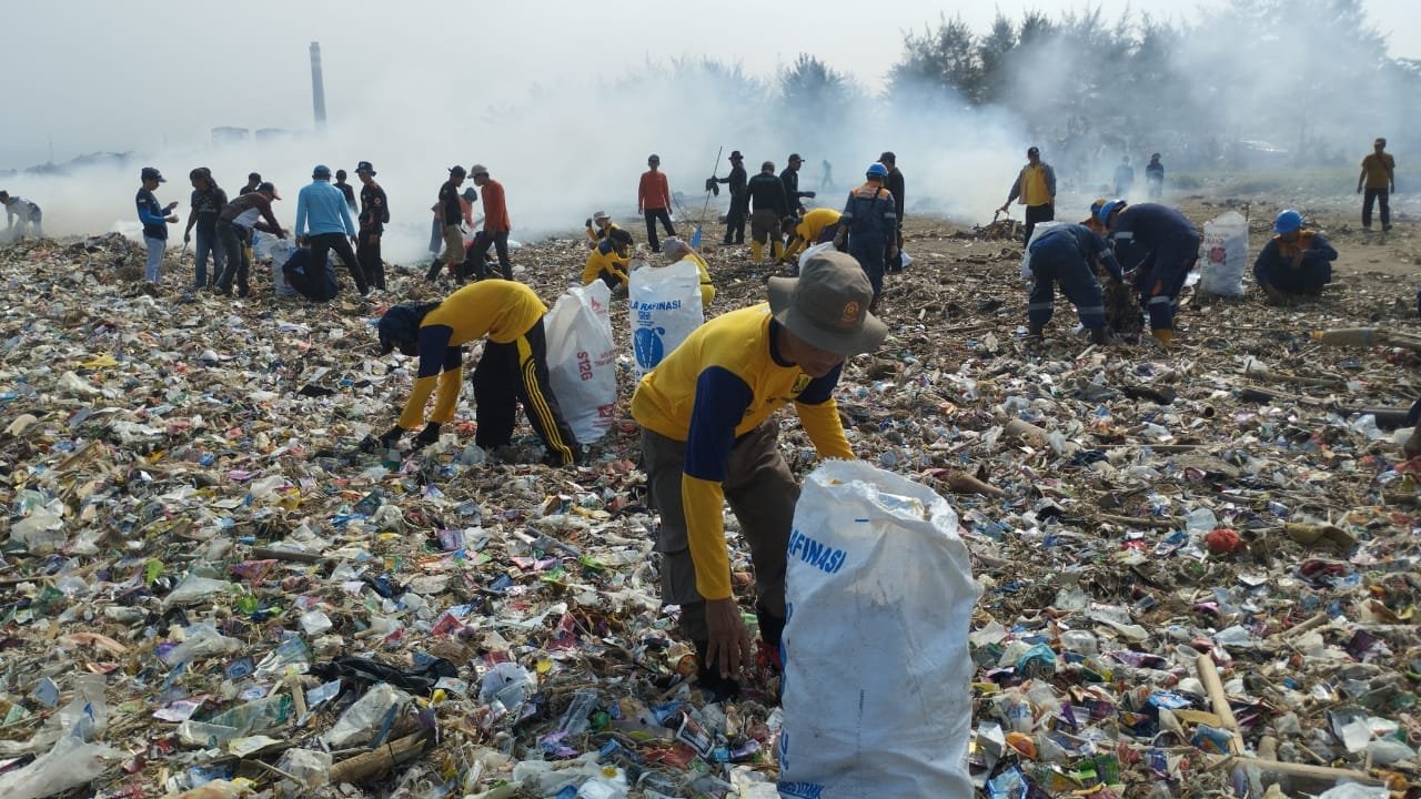 JAGA LINGKUNGAN, KECAMATAN SIMPENAN BERSAMA LINTAS SEKTOR BERSIHKAN KAWASAN SANGRAWAYANG 2 442468074 830817949080045 2940212075827004944 n