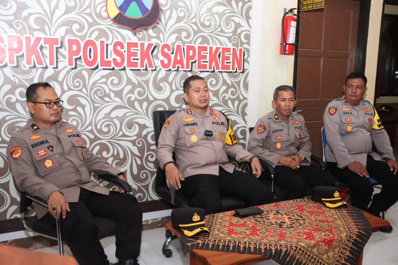 Jangan Sakiti Hati Masyarakat Pesan Kapolres Tegaskan Dalam Kunjungannya Ke Polsek Sapeken. 10 737f1437 d008 4e45 ad9f 3a3691ffcd2d