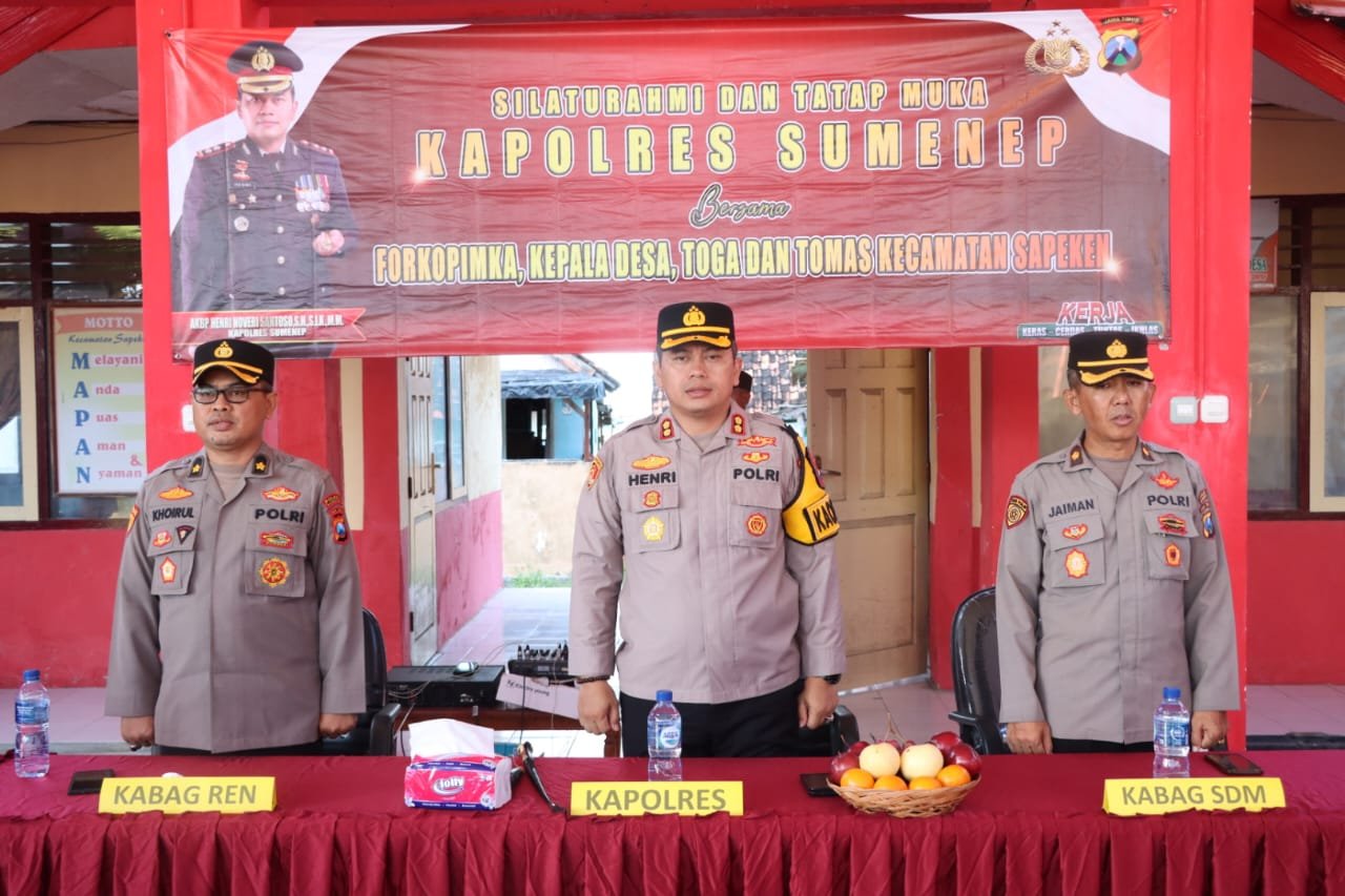 Kamtibmas, Kades dan Masyarakat Curhat Serta Antusias Terima Kunjungan Kapolres Sumenep di Pulau Sapeken 4 WhatsApp Image 2024 05 14 at 19.43.36