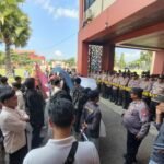 Rasa Aman diwujudkan Polres Sumenep Dalam Pengamanan Unras di kantor Pemkab Sumenep 3 WhatsApp Image 2024 05 27 at 15.50.30