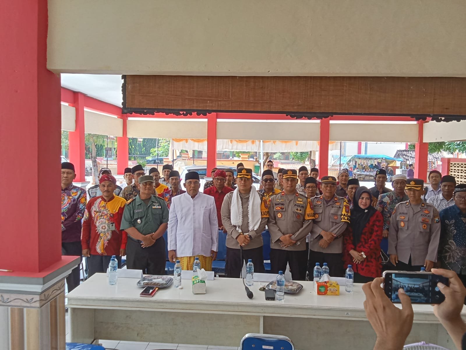 Kunker Kapolres Sumenep ke Pulau Raas Serta Silaturahmi ke Forkompincam, Tokoh Agama, dan Tokoh Masyarakat 4 WhatsApp Image 2024 05 30 at 18.10.07