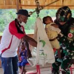 Satgas Yonif 310/KK Rutin Berikan Pelayanan Kesehatan, Demi Mengatasi Masalah Kesehatan Secara Optimal 2 WhatsApp Image 2024 06 01 at 14.36.06