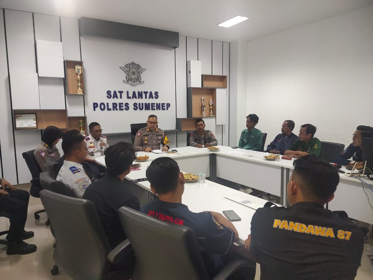 Satlantas Polres Sumenep Tekan Kecelakaan Bus Parawisata dan Dishub Gelar Rakor Bersama PO Bus. 8 WhatsApp Image 2024 06 03 at 21.14.43