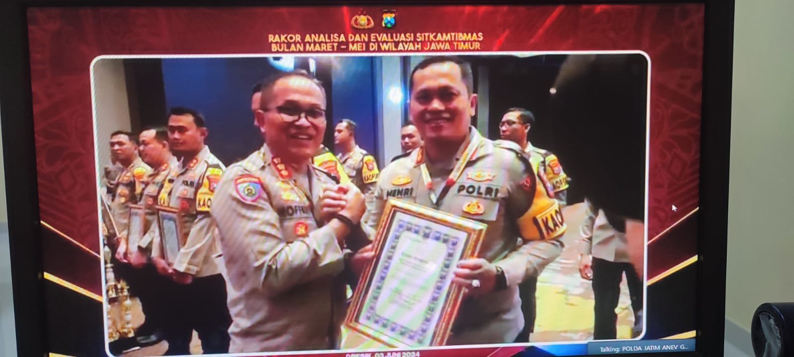 Polres Sumenep Raih Juara 3 Pos Pelayanan Operasi Ketupat 2024, Kapolres AKBP Henri Berkomitmen Terus Memberikan Pelayanan Terbaik Kepada Masyarakat 6 WhatsApp Image 2024 06 04 at 12.55.11