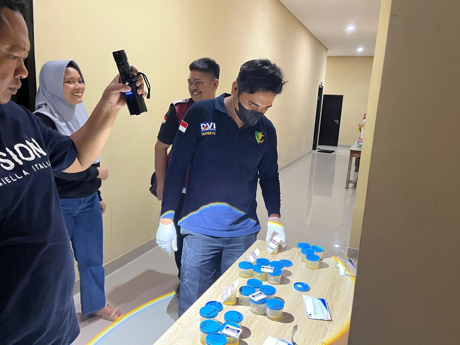 Dua Caffe Ternama Mr. Ball dan Lotus, di Razia Polres Sumenep Amankan 34 Orang Pengunjung dan Puluhan Dos Berisi Miras 10 WhatsApp Image 2024 06 09 at 09.09.32 scaled