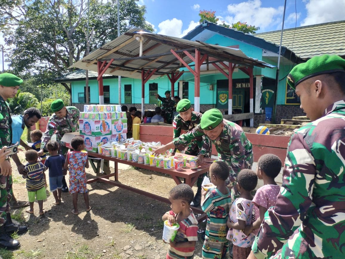 Rayakan Idul Adha Di Perbatasan, Satgas Yonif 310/KK Berbagi Kebahagiaan Bersama Anak-Anak 5 WhatsApp Image 2024 06 18 at 10.33.31