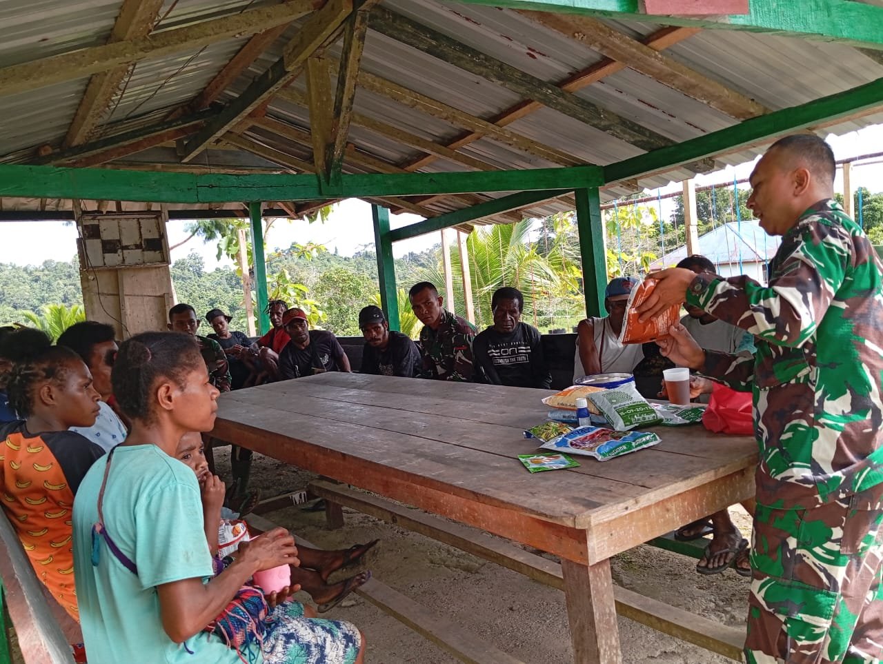 Ciptakan Kemandirian Ekonomi Masyarakat Perbatasan, Satgas Yonif 310/KK Gelar Penyuluhan Pertanian 5 WhatsApp Image 2024 06 29 at 14.07.15