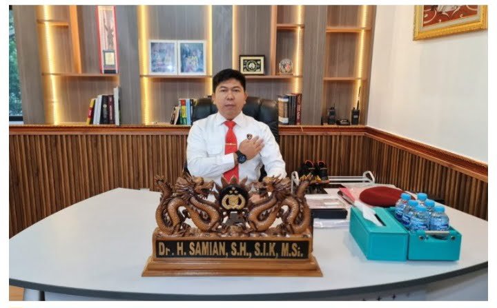 Peraih Adhi Makayasa Akpol 2005, Ajun komisaris Besar Polisi(AKBP) Dr. Samian, SH, S.IK, M.Si., didaulat untuk mengemban jabatan baru sebagai Kapolres Kabupaten Sukabumi Polda Jabar 6 1722274192033086 0