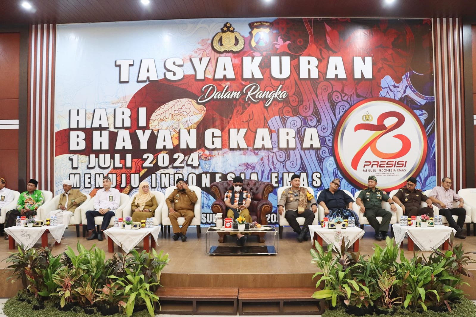 Polres Sumenep Rayakan Hari Bhayangkara ke-78 dengan Tasyakuran dan Ceramah Gus Miftah 1 WhatsApp Image 2024 07 02 at 09.01.19