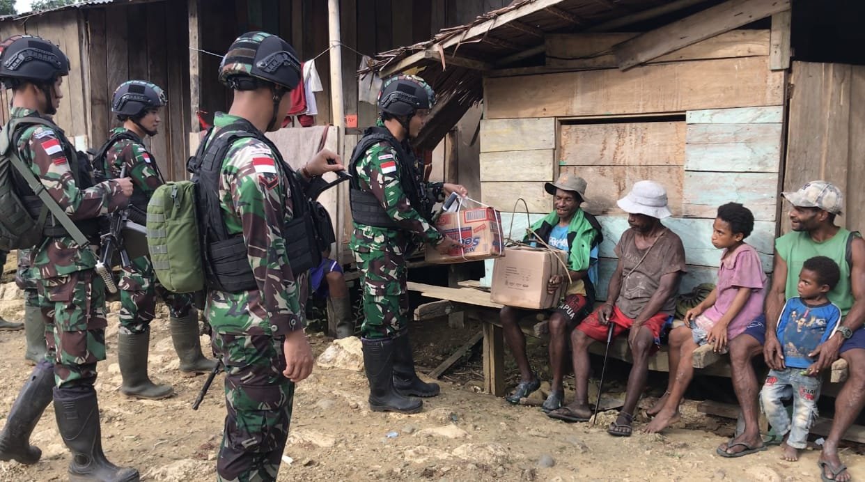 Kedatangannya Selalu Dinantikan, Satgas Yonif 310/KK Kunjungi Keluarga Asuh di Perbatasan 6 WhatsApp Image 2024 08 10 at 10.43.27