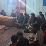 Peduli Sesama, Satgas Yonif 310/KK Melayat dan Beri Bantuan Untuk Keluarga Duka 2 WhatsApp Image 2024 08 11 at 10.45.42