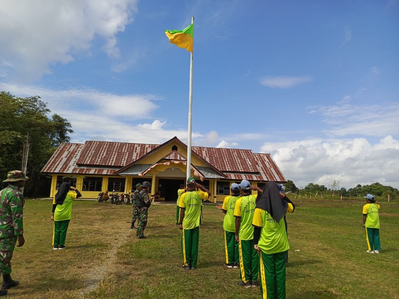 Siap Kibarkan Merah Putih di Perbatasan, Satgas Yonif 310/KK Latih Paskibraka Jelang HUT RI Ke-79 8 WhatsApp Image 2024 08 13 at 07.56.51