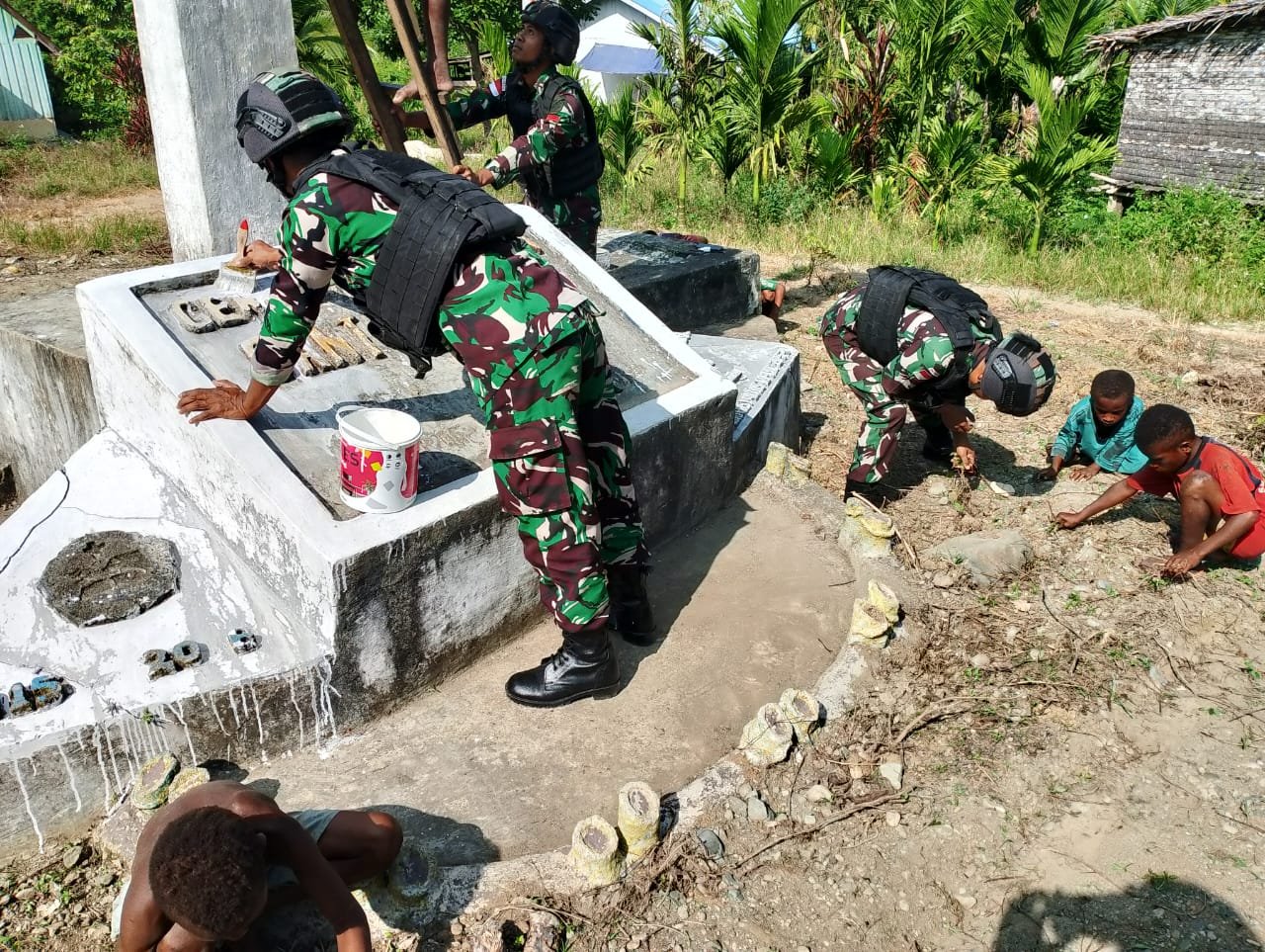 Tumbuhkan Rasa Cinta Kepada Gereja, Ini Yang Dilakukan Satgas Yonif 310/KK 3 WhatsApp Image 2024 08 15 at 13.08.58