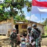 Gelora Hari Kemerdekaan, Satgas Yonif 310/KK Merah Putihkan Kampung di Perbatasan 3 WhatsApp Image 2024 08 17 at 09.44.39 38e5e314