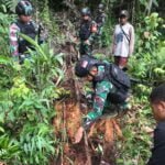 Keseruan Satgas Yonif 310/KK Berburu Ulat Sagu 3 WhatsApp Image 2024 08 24 at 09.05.13