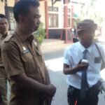 Kurniadi SH Advokat Pegiat Hukum dan Demokrasi Melakukan Aksi Unjuk Rasa Tunggal di Kantor Kejaksaan Negeri dan Dinas Pemberdayaan Masyarakat dan Desa Sumenep. 2 WhatsApp Image 2024 09 10 at 05.14.16