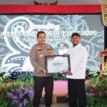 Kapolres Sumenep Menerima Penghargaan Dari Bupati Sumenep 3 WhatsApp Image 2024 09 24 at 19.29.59