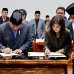 Rapat Terakhir Bersama Komisi I DPR RI, Prabowo Pamit dan Mohon Maaf 2 WhatsApp Image 2024 09 30 at 05.48.35