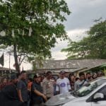 Polres Sukabumi Gelar Pra Rekonstruksi Pembunuhan di Citepus, Warga Kerumuni TKP 3 ae33bd4d 70ce 48f0 a147 f09fcc1a04aa