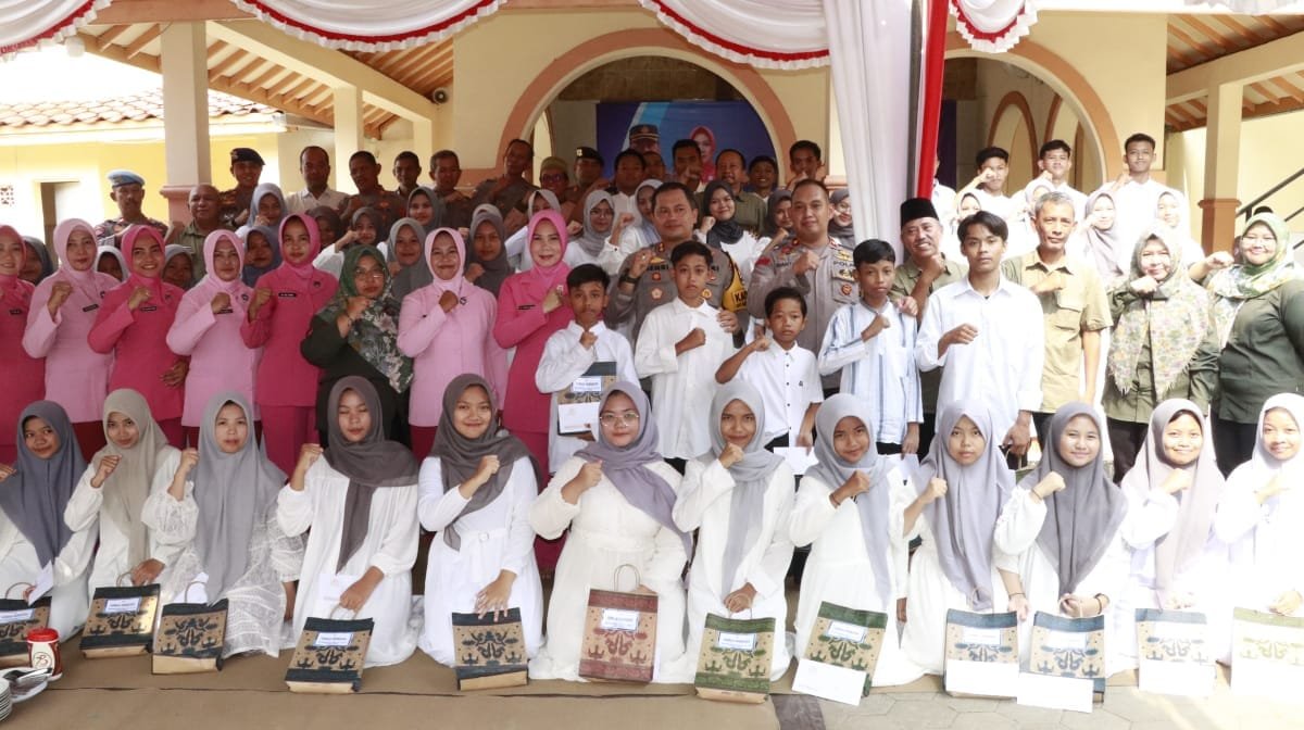 Dambakan Pilkada Damai dan Kondusif, Kapolres Sumenep Ajak Anak-Anak Panti Asuhan Taman Harapan Do'a Bersama 1 WhatsApp Image 2024 11 24 at 09.59.32