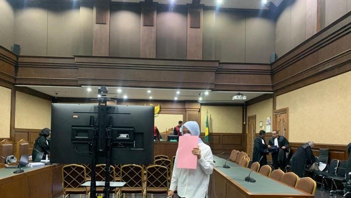 Eks Panitera PN Jakarta Timur Terjerat Kasus Suap, Meminta Tahanan Kota, Hakim: "Ini Extraordinary Crime" 1 eks panitera pengadilan negeri jakarta timur pn jaktim rina pertiwi didakwa menerima suap sebesar rp 1 miliar terkait pengurus 1 169
