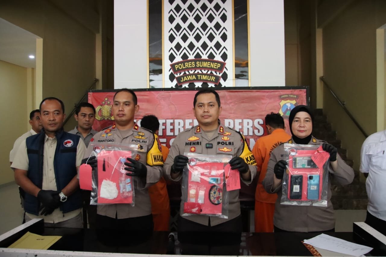Polres Sumenep Ungkap Kasus Narkoba dan Amankan Tiga Warga Dasuk Dengan BB 32,24 Gram 6 4aa6e9ea a8b9 4ada 9ed1 d2a7b7dfd54f