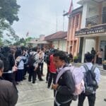 Guru-Guru Berontak! Camat Sukalarang di Demo Gegara Diduga Melanggar Etika 2 WhatsApp Image 2024 12 02 at 18.43.49