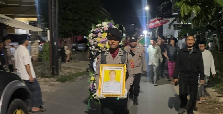 Duka Mendalam: Anggota Polri Gugur Sambil Membantu Warga Lengkong 1 WhatsApp Image 2024 12 08 at 07.01.27 e1733622346381