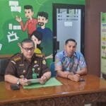 Buronan Kasus Korupsi Kejati Kalbar Ditangkap di Demak Setelah Melawan Petugas 3 buronan kasus korupsi kejati kalbar saat dihadirkan di jumpa pers di kantor kejati jateng jumat 6122024 169