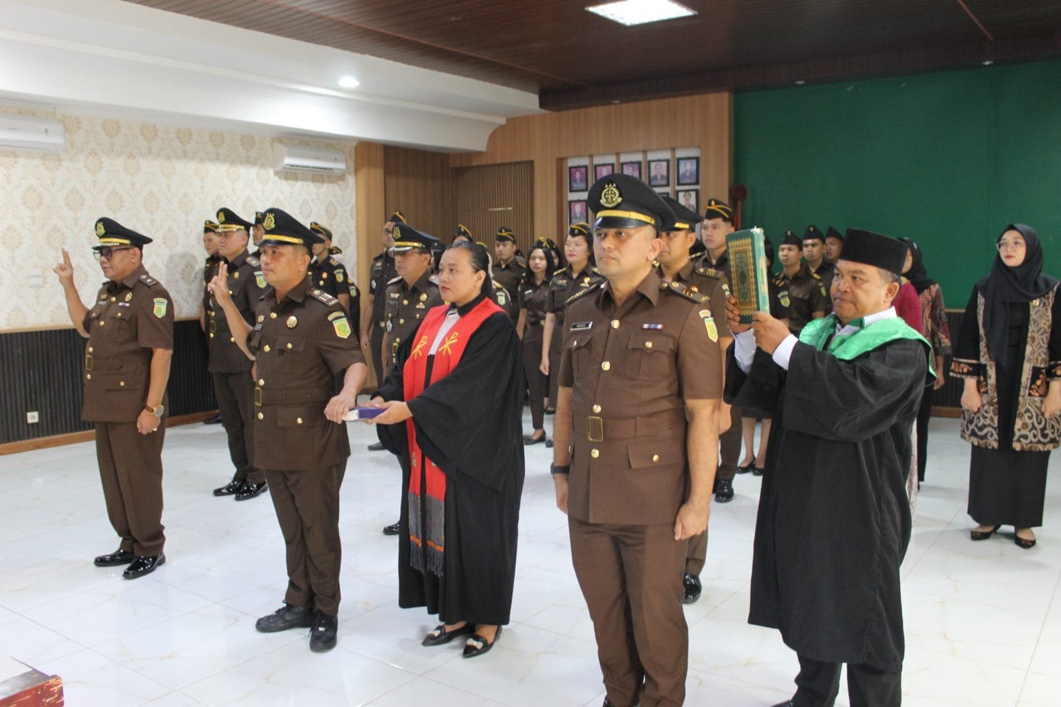 Kejari Madina Lakukan Rotasi Jabatan, Tiga Pejabat Baru Dilantik untuk Tingkatkan Kinerja dan Pelayanan Publik 1 IMG 0905 1536x1024 1