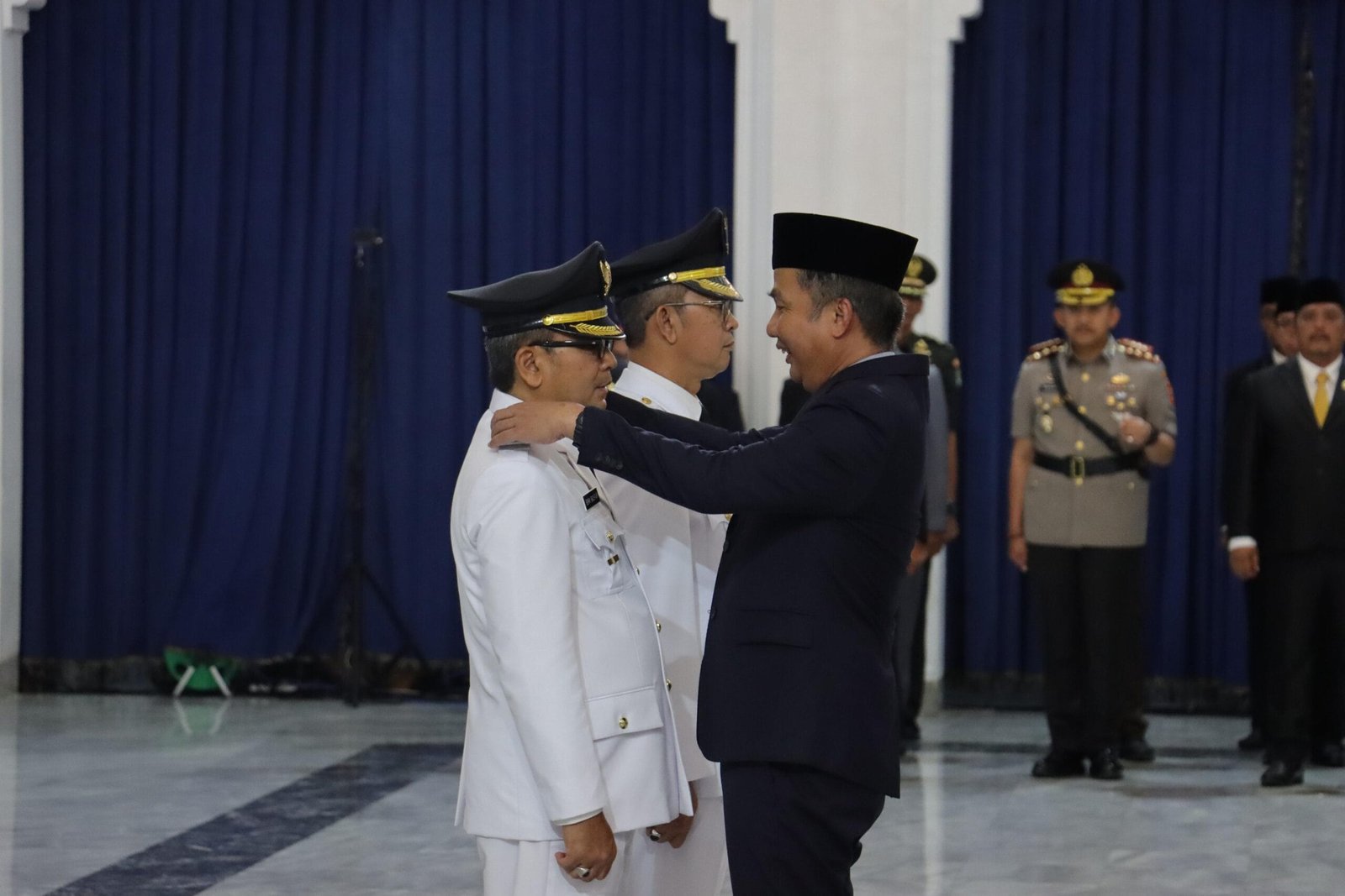 Benny Bachtiar Resmi Gantikan Dicky Saromi Sebagai Pj Wali Kota Cimahi 5 WhatsApp Image 2025 01 20 at 06.47.35 scaled