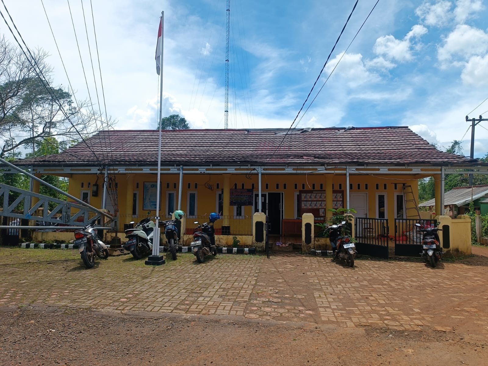 Desa Neglasari Salurkan 150 Paket Sembako kepada Warga Jompo dan Yatim Piatu 1 e9520741 3c52 4d1c bfd0 a1d4b730e667