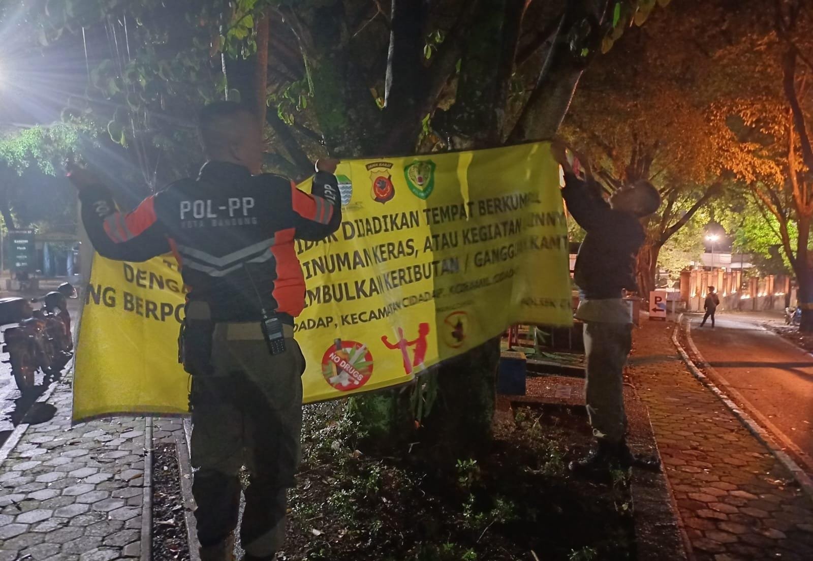 Bhabinkamtibmas Kelurahan Ciumbuleuit, Gelar Pemasangan Spanduk Himbauan Kamtibmas Di Wilkum Polsek Cidadap 1 WhatsApp Image 2025 02 20 at 12.33.06 1ca61db6