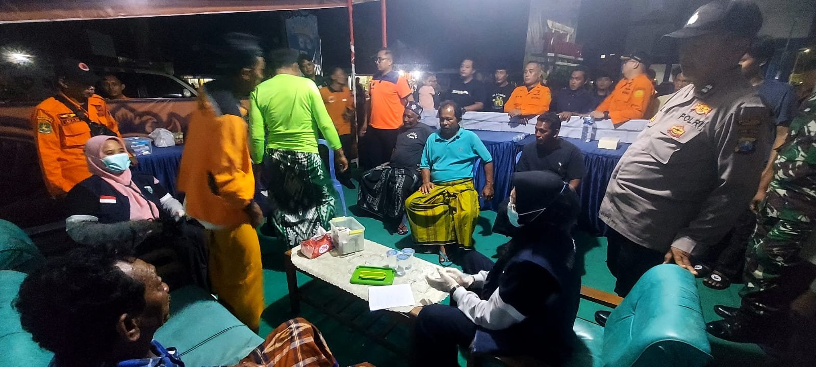 ENAM ABK KLM. SAMPURNA DITEMUKAN SELAMAT SETELAH TIGA HARI TEROMBANG-AMBING DI LAUT SUMENEP 8 7dacf549 592e 4095 8f26 aa7fffd5458d