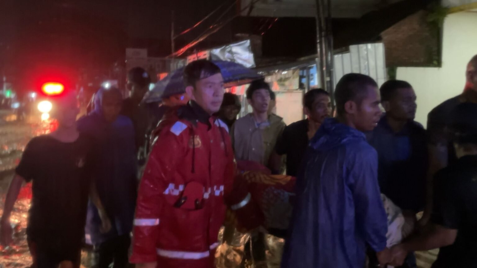 Banjir Terjang Palabuhanratu, Polres Sukabumi Gerak Cepat Evakuasi Warga Terdampak 5 IMG 20250307 WA0026 1536x864 1