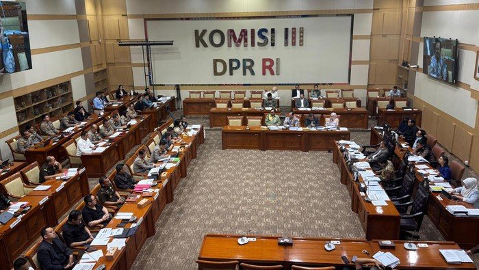 Komisi III DPR Panggil Jaksa dan Polri Bahas Kasus Investasi Bodong Net89 5 rapat komisi iii dpr 1742187127334 169