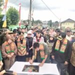 Bupati Sukabumi dan Letjen Kunto Arief Wibowo Resmikan Jalan dan Panen Perdana Timun Organik di Desa Sasagaran 2 IMG 20250428 WA0021 768x576 1
