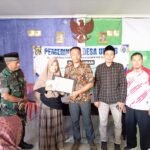 Desa Ubrug Salurkan BLT Dana Desa Tahun 2025 untuk 49 Keluarga Penerima Manfaat 2 WhatsApp Image 2025 04 25 at 17.38.31 05cf7608