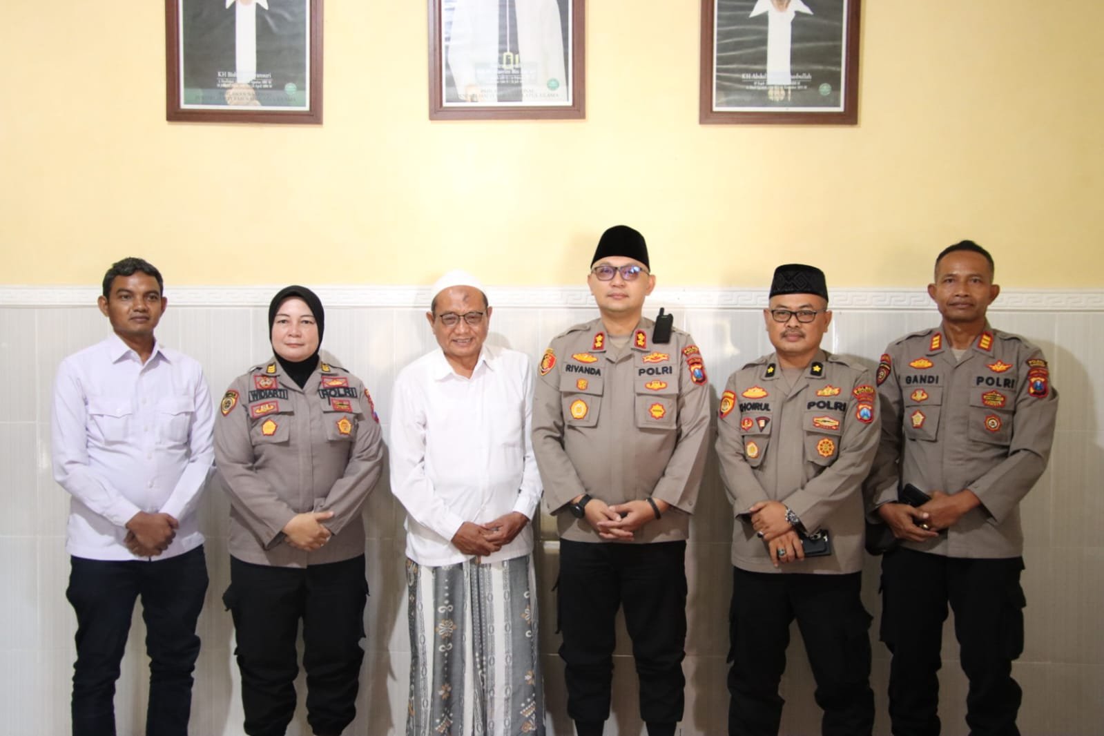 Demi Menjalin Silaturahmi Dengan Ketua PCNU Sumenep, Kapolres Sumenep Perkuat Sinergi Jaga Kamtibmas 7 WhatsApp Image 2025 04 28 at 18.35.11 b64e90b2