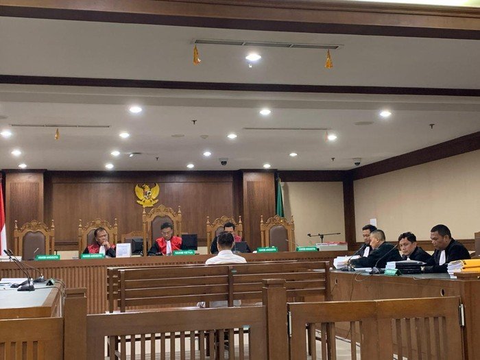 Tangis Eks Direktur Askrindo Pecah di Sidang Pleidoi: "Saya Ingin Pulang, Saya Bukan Koruptor" 1 sidang eks direktur komersial pt askrindo dwi agus sumarsono 1745993986793 43