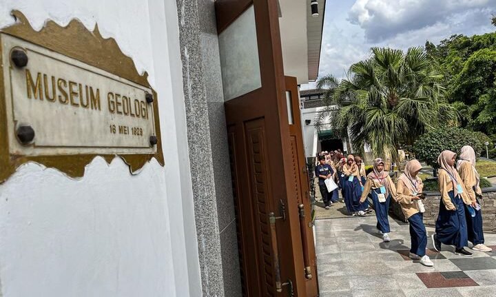 Dua Kepala Sekolah Disorot Gubernur Jabar Soal Study Tour, Ternyata Masih Aktif Menjabat 1 4073041150 e1746170707693