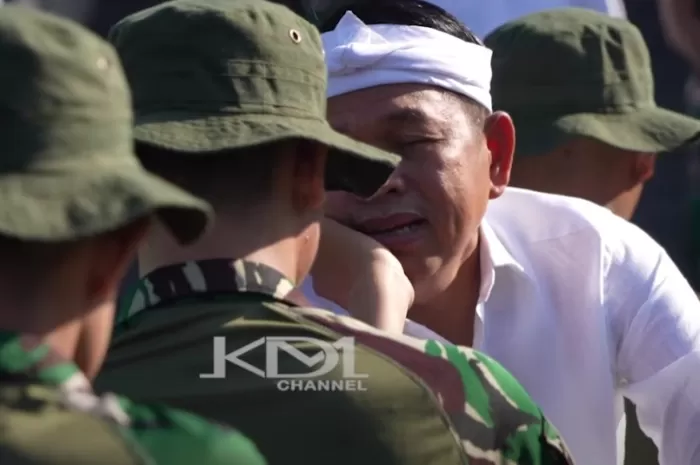 Gubernur Jawa Barat Dedi Mulyadi berdialog dengan pelajar yang jadi pendiri gengster 2205131669