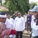 Momen haru penjual nasi peluk Gubernur Jawa Barat Dedi Mulyadi yang dulu langganannya saat sekolah 3518641404