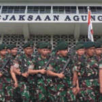 YLBHI Kritik Tugas Penjagaan Kejaksaan oleh TNI: Panglima Dianggap Geser Fungsi TNI Jadi 'Satpam' 2 Screenshot 2025 05 13 212924