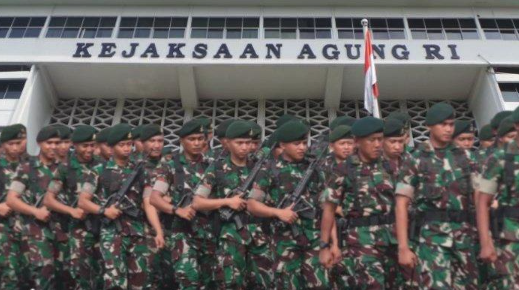 YLBHI Kritik Tugas Penjagaan Kejaksaan oleh TNI: Panglima Dianggap Geser Fungsi TNI Jadi 'Satpam' 3 Screenshot 2025 05 13 212924