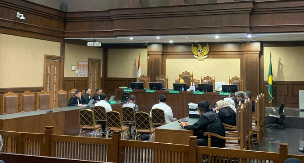 Bacakan Pleidoi, Eks Pejabat Kemenkes Budi Sylvana Klaim Tak Nikmati Uang Korupsi APD COVID-19: “Saya Hanya Jalankan Tugas” 4 Screenshot 2025 05 24 091732