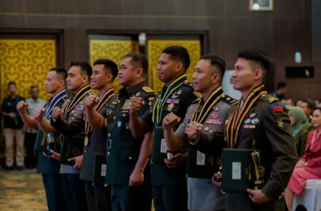 270 Perwira Lulus dari Seskoad, KSAD Beri Pesan Tegas: Jadilah Pemimpin Berkarakter dan Visioner 10 Screenshot 2025 05 24 092753
