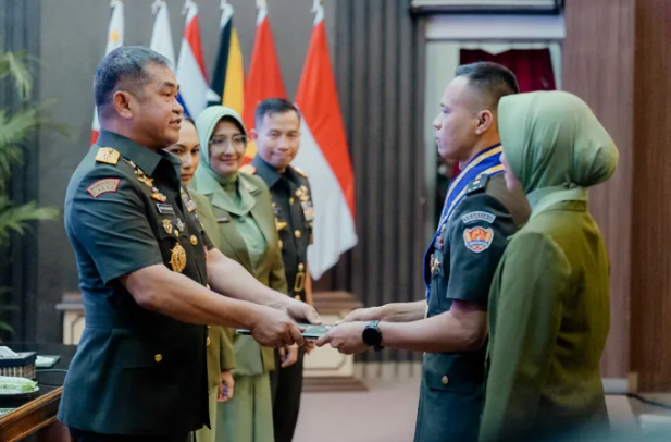 270 Perwira Lulus dari Seskoad, KSAD Beri Pesan Tegas: Jadilah Pemimpin Berkarakter dan Visioner 2 Screenshot 2025 05 24 092902