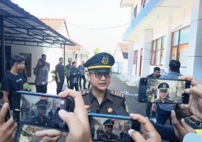 Puluhan Karangan Bunga Iringi Sertijab Dua Pejabat Kejari Kabupaten Sukabumi 1 Screenshot 20250528 121847 Chrome