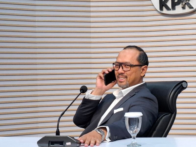 Tessa KPK Lagi Telpon e157c4a6fc